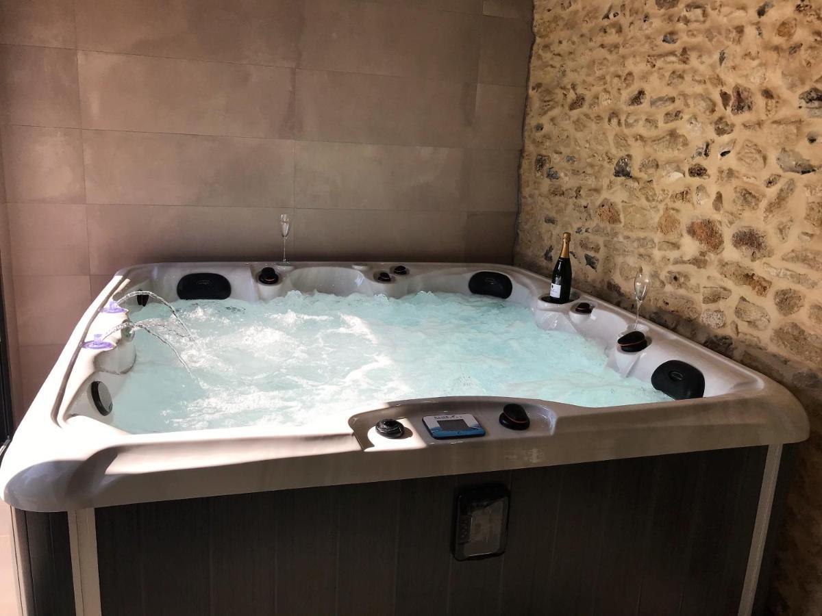 Gite De La Pree Spa Luxe Proche Giverny Et Bord De L'Eure Villa Menilles Luaran gambar